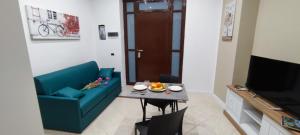 A television and/or entertainment centre at Leam Apartment 5