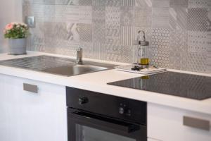 a kitchen with a sink and a counter top at A Casa di Patty 2 in Gorgonzola