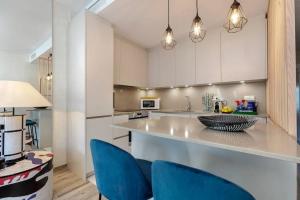 Kuchyňa alebo kuchynka v ubytovaní Super Stylish apartment in La Alcazaba - RDR172