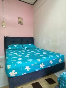 Postel nebo postele na pokoji v ubytování Aryaty Stay Pantai Batu Buruk Kuala Terengganu