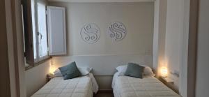 Postel nebo postele na pokoji v ubytování DIAZ Rooms