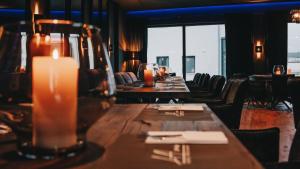 a row of tables in a restaurant with chairs at LA vie Hotel Landshut in Landshut