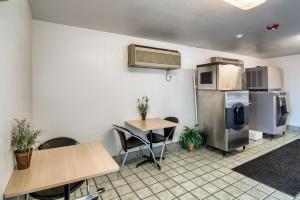 Ett kök eller pentry på Motel 6-Grand Junction, CO