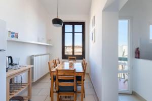 Kuchyňa alebo kuchynka v ubytovaní Porcellana Apartment + 15 fotografií