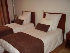 Uma cama ou camas num quarto em Residencial Morgado