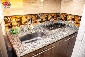 a kitchen counter with a sink and a stove at Finca Agroturística Santa Rosa in Gigante