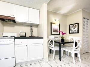 a kitchen and dining room with a table and chairs at Hollywood by the Sea in Hollywood