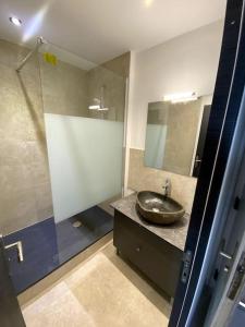 Kúpeľňa v ubytovaní T3 , parking , grand large, face plage, wifi St Jean + 15 fotografií