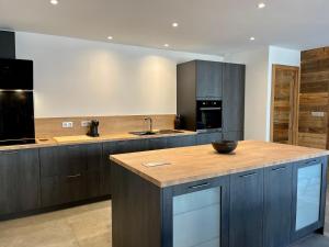 a kitchen with wooden cabinets and a counter top at Appartement les Clochettes 1 - Pied des pistes in Les Deux Alpes
