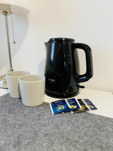 a black coffee pot sitting on top of a counter at Homestay Offers Private Bedroom and Bathroom near Speyer and Hockenheim in Altlußheim