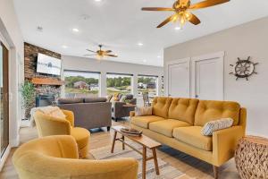 Μια τηλεόραση ή/και κέντρο ψυχαγωγίας στο Boone Docks Lodge