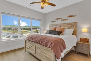 Ένα ή περισσότερα κρεβάτια σε δωμάτιο στο Boone Docks Lodge +55 φωτογραφίες