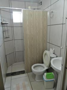 a bathroom with a toilet and a sink at Pousada Santa Rita in Abadiânia