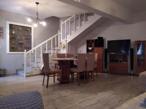 a dining room with a table and chairs at Kisiris House in Mandrákion