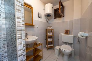 Koupelna v ubytování Apartments Iskra