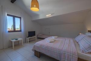 Postel nebo postele na pokoji v ubytování Apartments Iskra