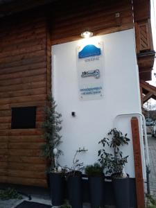 The building in which a vendégházakat is located