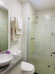 a bathroom with a shower and a toilet and a sink at Estúdio no Polo Médico do Recife, Ap.804 in Recife