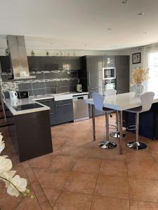 a large kitchen with a table and chairs in it at Belle villa entre la montagnette et les Alpilles in Tarascon