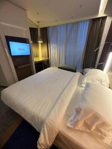 Postel nebo postele na pokoji v ubytování Havuz Manzaralı Lüx Otel Dairesi