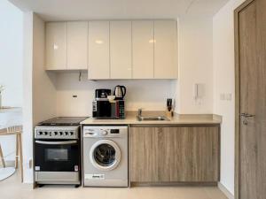 A kitchen or kitchenette at Key View - UNA