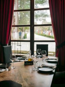Restorāns vai citas vietas, kur ieturēt maltīti, naktsmītnē Llogora Tourist Village