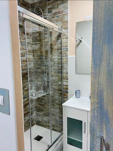 a bathroom with a glass shower and a sink at LA CASA MIRADOR DE ÉCIJA in Écija