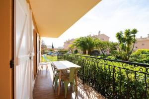 Balkon lub taras w obiekcie Les Jardins de Provence • Beau Rivage • Proche mer