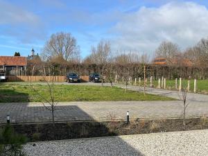 フラウウェンポルデルにあるDorpsdijk 49, Vrouwenpolder vakantieの駐車場 +27枚の写真