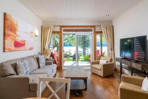 TV a/nebo společenská místnost v ubytování Villas of Muskoka - Duplex Villa 3A