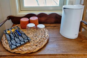 a table with a basket and a blender on it at The Loubird Inn in Escalante