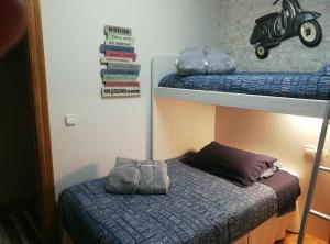 Łóżko lub łóżka w pokoju w obiekcie La casa del gatico