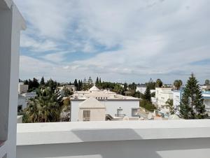 vistas a la ciudad desde el techo de un edificio en appartement S+0, en Túnez