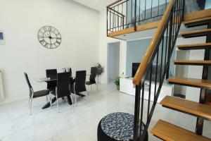 a dining room and living room with a table and chairs at Tommy's Apartment in Pompei
