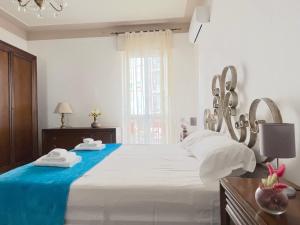 A bed or beds in a room at Odi et Amo - Lido San Giovanni