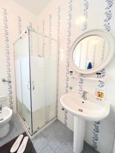 A bathroom at Odi et Amo - Lido San Giovanni