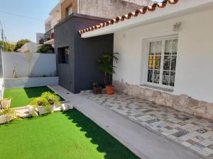 a house with a green lawn in front of it at CASA CONFORTABLE II in Cordoba