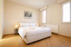 A bed or beds in a room at Rizzoli Terrace Apartment