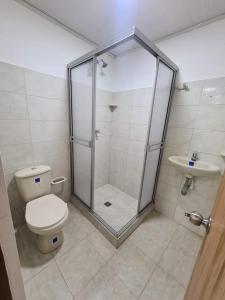 Ванная комната в APARTAESTUDIO CERCA A CAMPANARIO