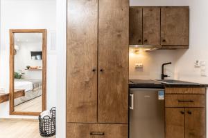 Galazia Boutique Apartments的厨房或小厨房