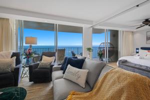 Sapphire Oasis- Heavenly Ocean View and Resort的休息区
