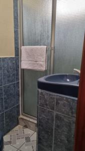 a bathroom with a shower with a sink and a tub at AZURA HOTEL BOUTIQUE in Cobán
