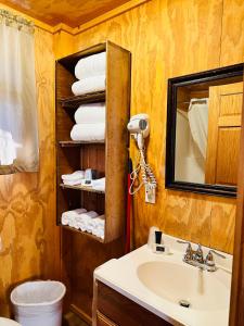 Ένα μπάνιο στο Country Cabins Hotel +81 φωτογραφίες
