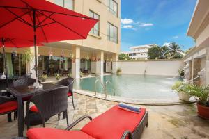 Бассейн в Swiss-Belhotel Tarakan или поблизости