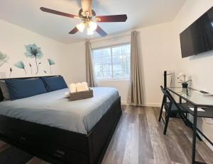 Postel nebo postele na pokoji v ubytování Cozy Queen bedroom feel like home!!