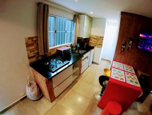 Et tv og/eller underholdning på Pousada Ideal - Estúdios com Cozinha & Terraço Exclusivo - Suítes Econômicas