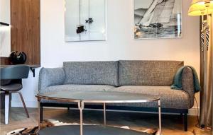 Χώρος καθιστικού στο Nice Apartment In Gdynia With Kitchen