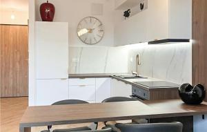 Η κουζίνα ή μικρή κουζίνα στο Nice Apartment In Gdynia With Kitchen