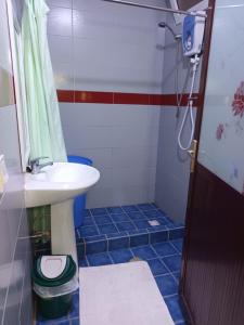 Koupelna v ubytování HOTEL BADINCA Alojamento Low Cost in Bissau avenida FRANCISCO MENDES