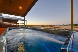 Bazén v ubytování 19 Corella Court nebo v jeho okolí